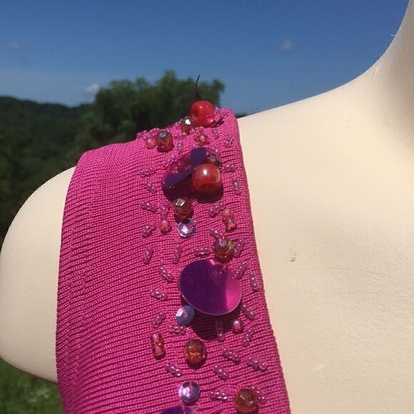 VERANIQUE YOUNG for W sleeveless top pink sequin beads V neck sexy Size Medium - Picture 3 of 8